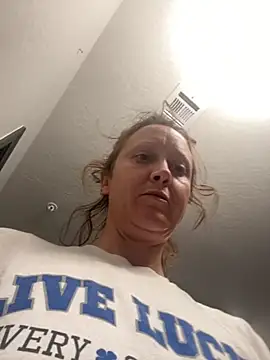 Snapshot of SexyB214 chatting on 26, 9, 2025 SexyB214 online show from 26, 9, 2025