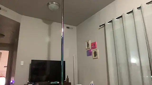 Snapshot of NatalieKneals chatting on 8, 1, 2025 NatalieKneals online show from 8, 1, 2025