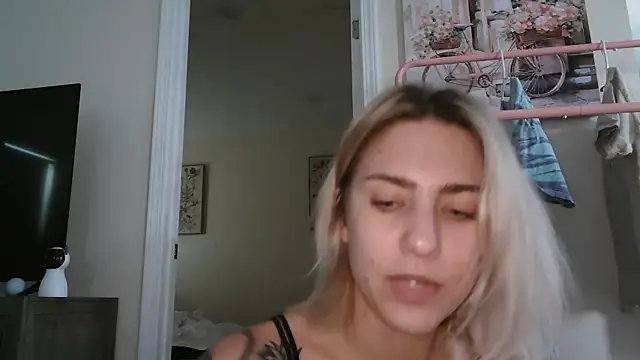 Snapshot of NatalieKneals chatting on 27, 10, 2025 NatalieKneals online show from 27, 10, 2025