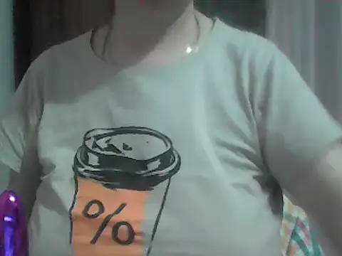 Snapshot of AnaXBerry chatting on 4, 6, 2026 AnaXBerry online show from 4, 6, 2026