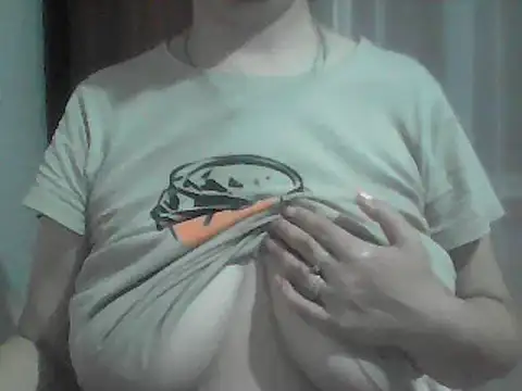 Snapshot of AnaXBerry chatting on 9, 6, 2026 AnaXBerry online show from 9, 6, 2026
