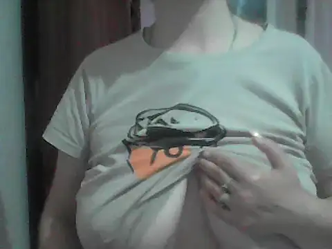 Snapshot of AnaXBerry chatting on 7, 6, 2026 AnaXBerry online show from 7, 6, 2026