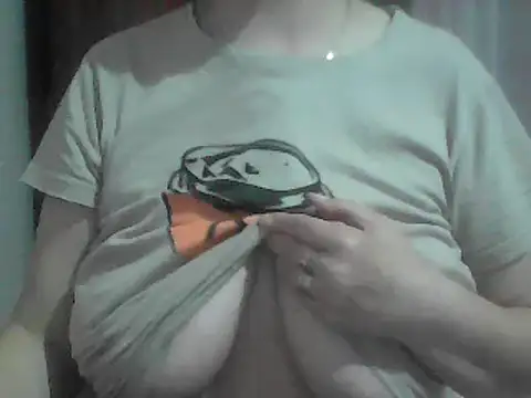 Snapshot of AnaXBerry chatting on 3, 6, 2026 AnaXBerry online show from 3, 6, 2026