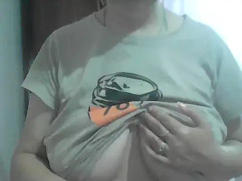 Snapshot of AnaXBerry chatting on 9, 6, 2026 AnaXBerry online show from 9, 6, 2026