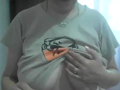 Snapshot of AnaXBerry chatting on 10, 6, 2026 AnaXBerry online show from 10, 6, 2026