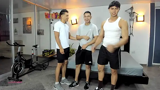 Snapshot of badguyss_bisex chatting on 7, 10, 2025 badguyss bisex online show from 7, 10, 2025