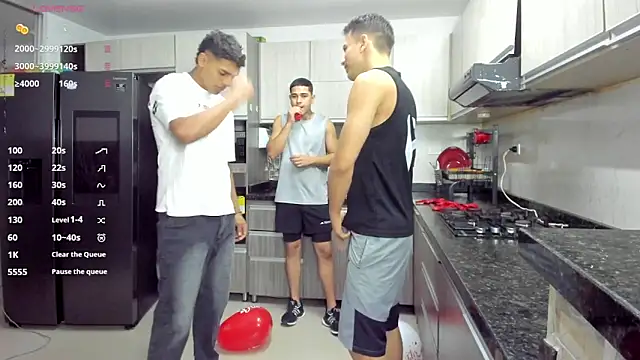 Snapshot of badguyss_bisex chatting on 20, 9, 2025 badguyss bisex online show from 20, 9, 2025