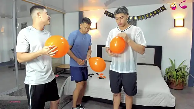 Snapshot of badguyss_bisex chatting on 21, 11, 2025 badguyss bisex online show from 21, 11, 2025