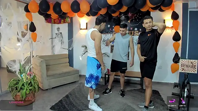 Snapshot of badguyss_bisex chatting on 5, 11, 2025 badguyss bisex online show from 5, 11, 2025