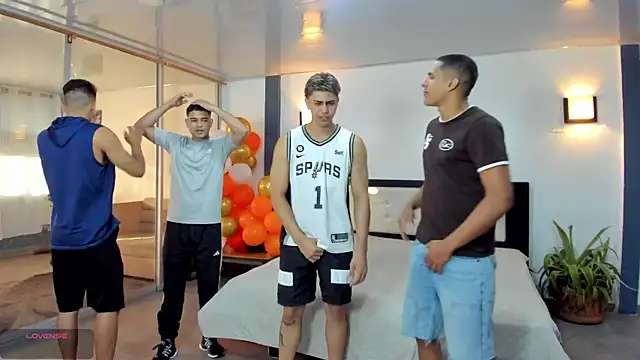 Snapshot of badguyss_bisex chatting on 23, 11, 2025 badguyss bisex online show from 23, 11, 2025