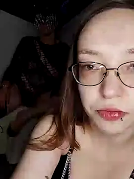 Isabella Geney online show from 10, 2, 2025