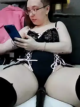 Isabella Geney online show from 18, 1, 2025