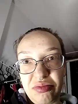 Isabella Geney online show from 22, 11, 2025