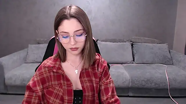 Tessa Walker online show from 4, 12, 2025