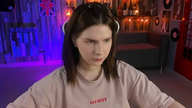 AliceRisinka online show from 2, 2, 2025