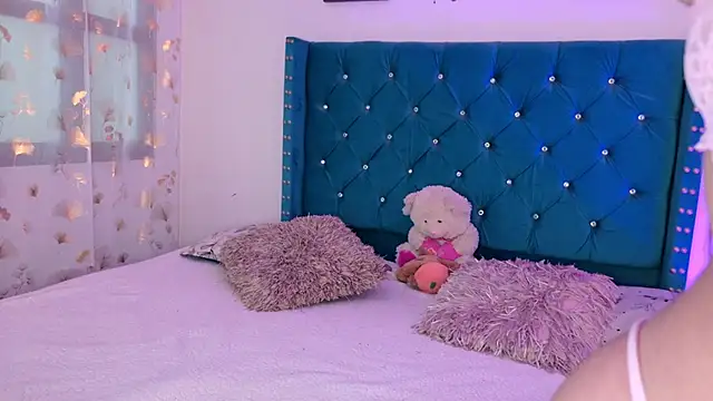 Lilly Peach22 online show from 12, 6, 2026