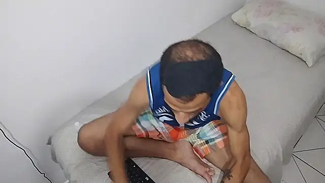 UncutToyBoy23cm online show from 3, 3, 2025