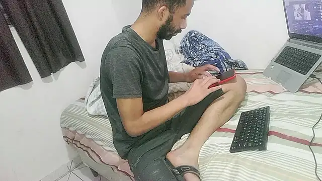 UncutToyBoy23cm online show from 2, 11, 2025