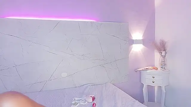 AbrilBrent online show from 6, 11, 2025