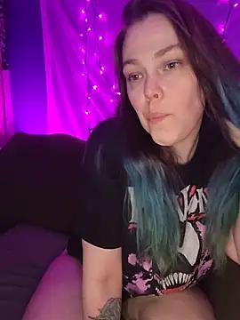 EverlyEster online show from 5, 4, 2026