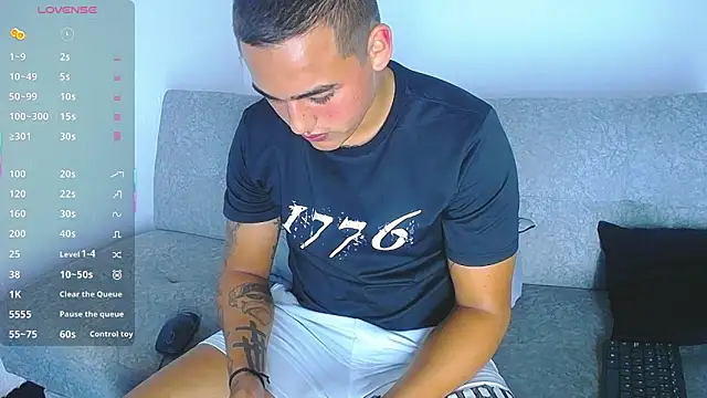 Latino Junge online show from 3, 3, 2025