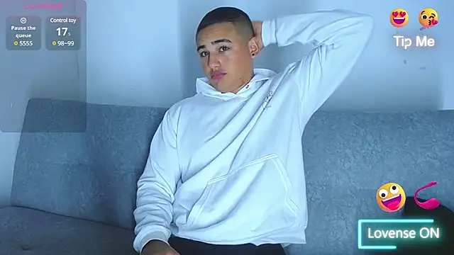 Latino Junge online show from 7, 1, 2025