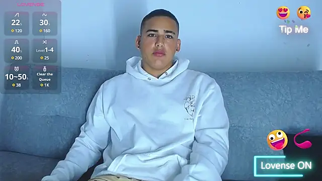 Latino Junge online show from 6, 1, 2025