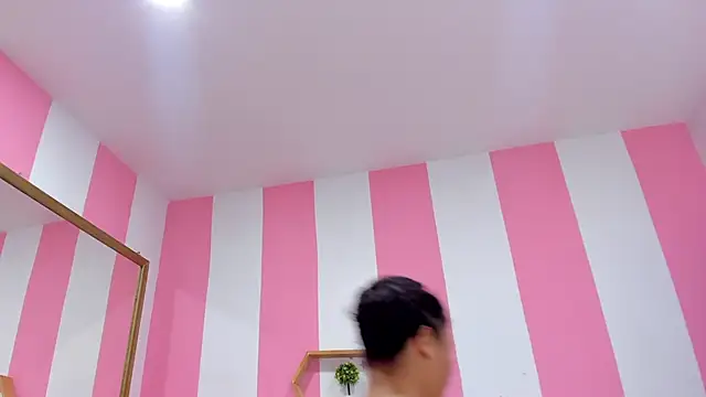 ISABELLA 020 online show from 10, 9, 2025