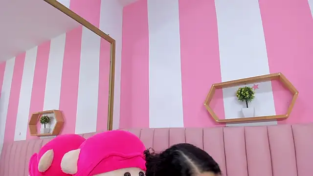 ISABELLA 020 online show from 15, 4, 2026