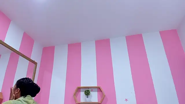 ISABELLA 020 online show from 17, 9, 2025