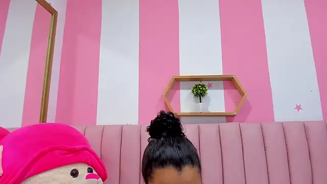 ISABELLA 020 online show from 12, 9, 2025