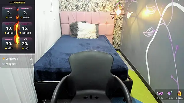 EmmaaEvans  online show from 17, 2, 2025