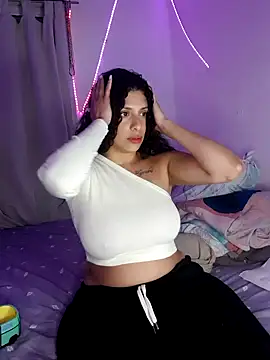 Snapshot of Shura_xxxBig chatting on 8, 11, 2025 Shura xxxBig online show from 8, 11, 2025