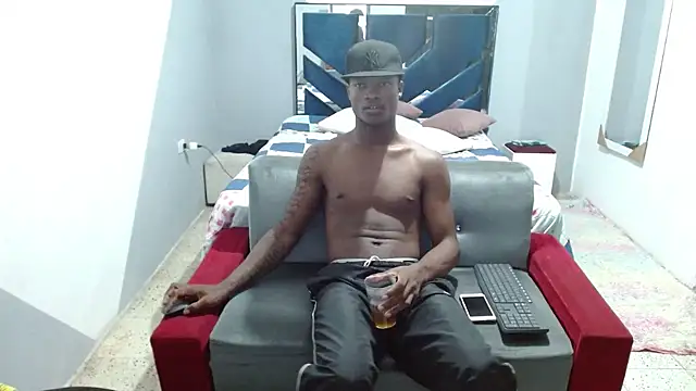 MiguelAngelxl online show from 27, 10, 2025