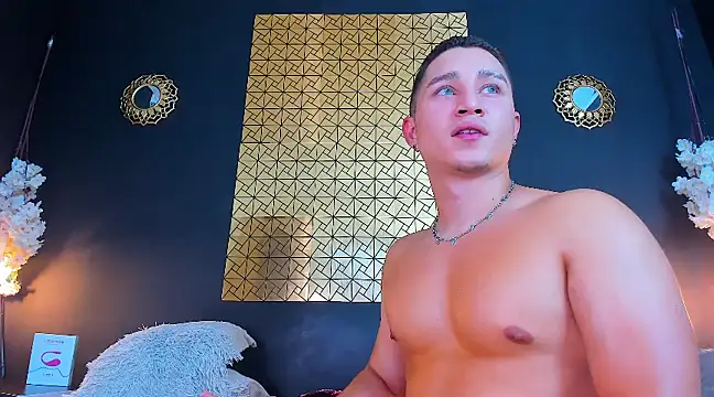 Snapshot of francesco_evan chatting on 5, 3, 2025 francesco evan online show from 5, 3, 2025