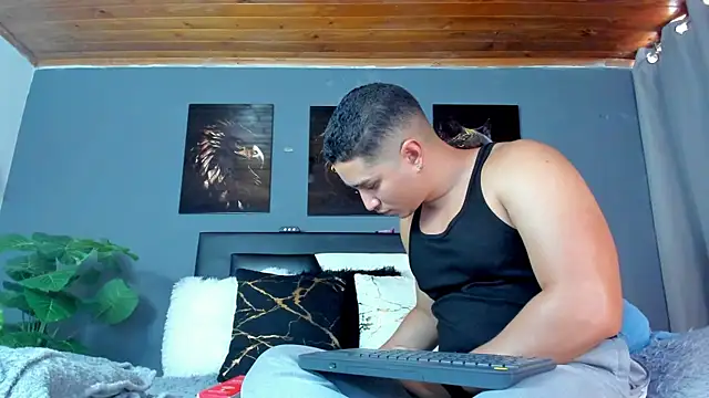 Snapshot of francesco_evan chatting on 26, 10, 2025 francesco evan online show from 26, 10, 2025