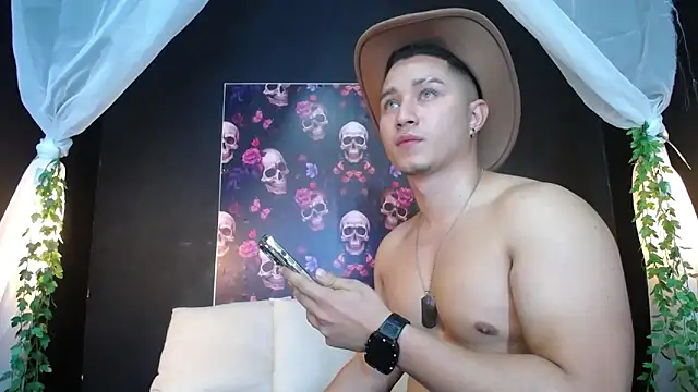 Snapshot of francesco_evan chatting on 13, 2, 2025 francesco evan online show from 13, 2, 2025