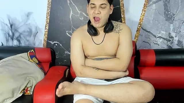 jessi and boy online show from 24, 9, 2025