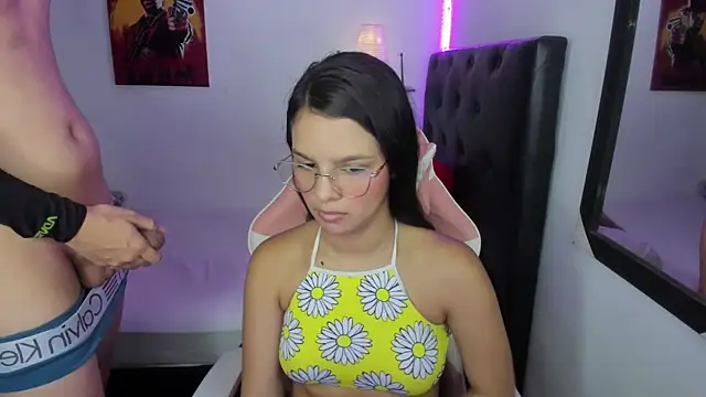 jessi and boy online show from 5, 4, 2026