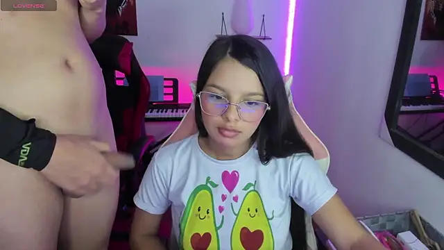 jessi and boy online show from 6, 3, 2026