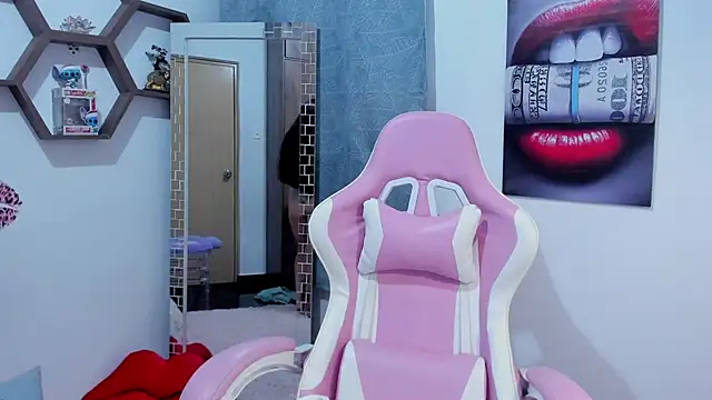 Snapshot of SharonSander chatting on 9, 2, 2026 SharonSander online show from 9, 2, 2026