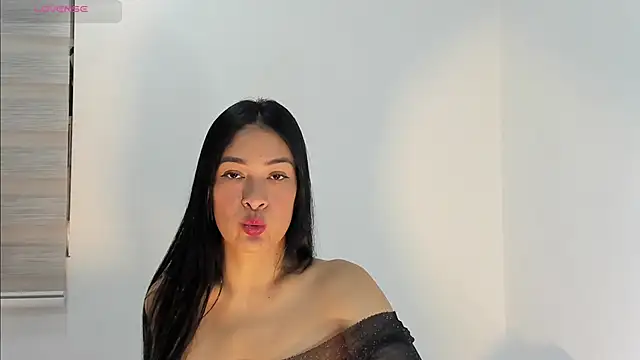 bella hadid1  online show from 4, 10, 2025