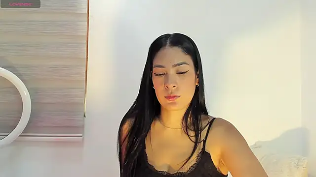 bella hadid1  online show from 3, 6, 2026