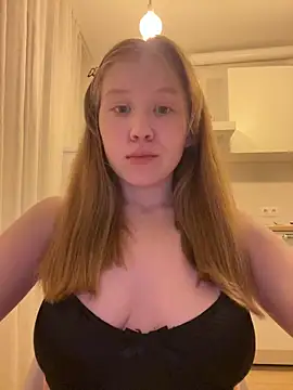 Snapshot of Eva_Weyne chatting on 5, 5, 2026 Eva Weyne online show from 5, 5, 2026