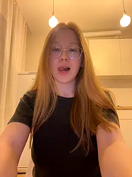 Eva Weyne online show from 2, 10, 2025