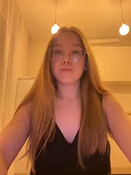 Eva Weyne online show from 28, 10, 2025