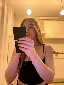 Eva Weyne online show from 16, 11, 2025