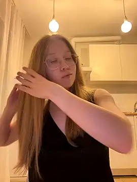 Eva Weyne online show from 1, 10, 2025