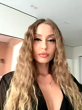 Snapshot of Sweet__Milly chatting on 11, 9, 2025 Sweet Milly online show from 11, 9, 2025