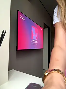 Snapshot of Sweet__Milly chatting on 6, 10, 2025 Sweet Milly online show from 6, 10, 2025